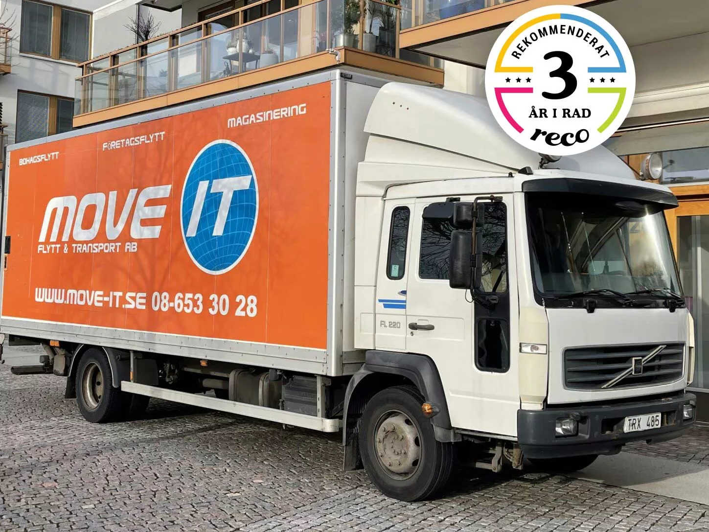 Flyttfirman Move-it i Stockholm med stor lastbil, 38 kubik, Hammarbysjöstad!